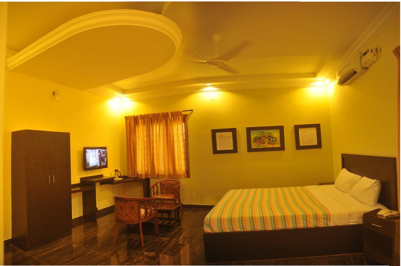 Oyo 7355 Covinille Bed & Breakfast Madurai Bagian luar foto