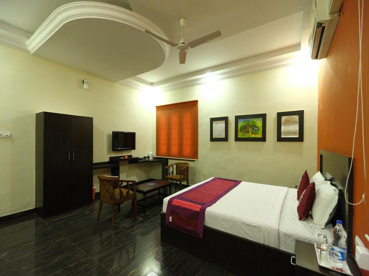 Oyo 7355 Covinille Bed & Breakfast Madurai Bagian luar foto